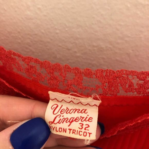 Vintage Verona Lingerie Cherry Red Lace Slip Sz 32 - Picture 3 of 4